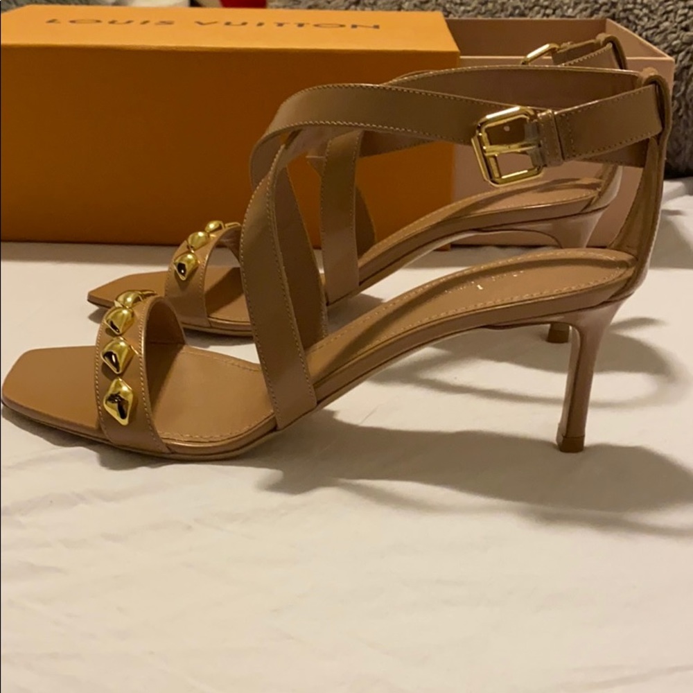 Authentic Louis Vuitton Unchain Strap Studs Sandal - Picture 6 of 8